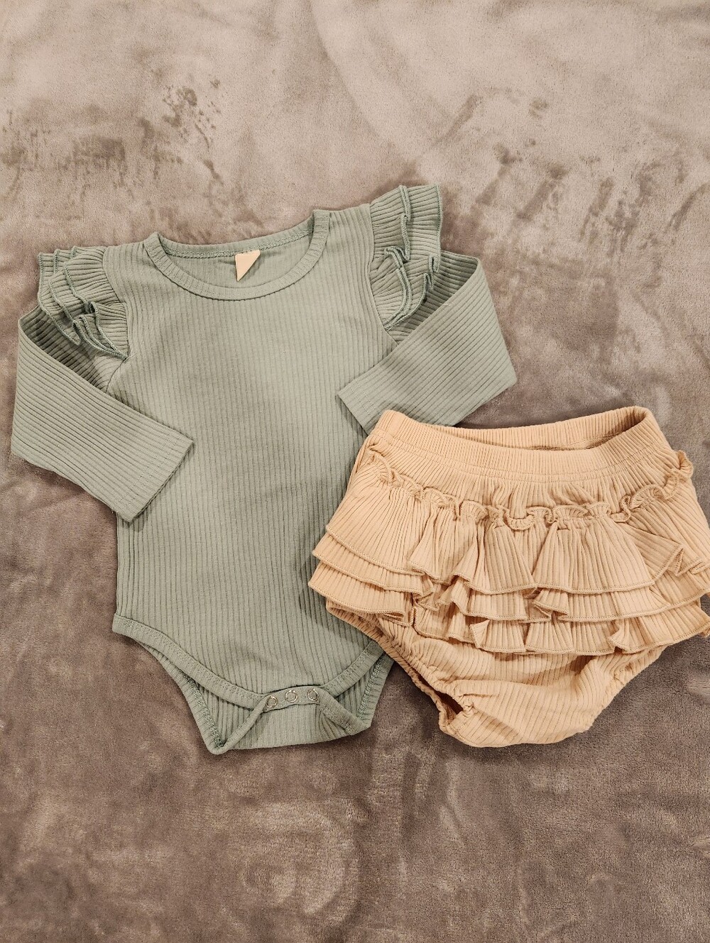 Kids Ribbed Ruffle Bodysuit & Bloomers Set - Sage Green & Beige